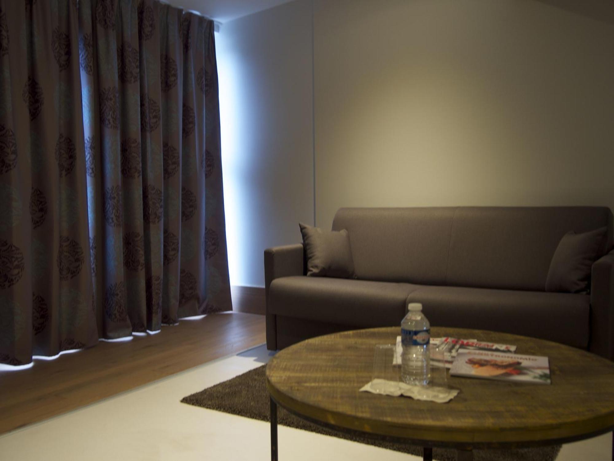 Logis Hotel Les Pages Lunéville Pokoj fotografie