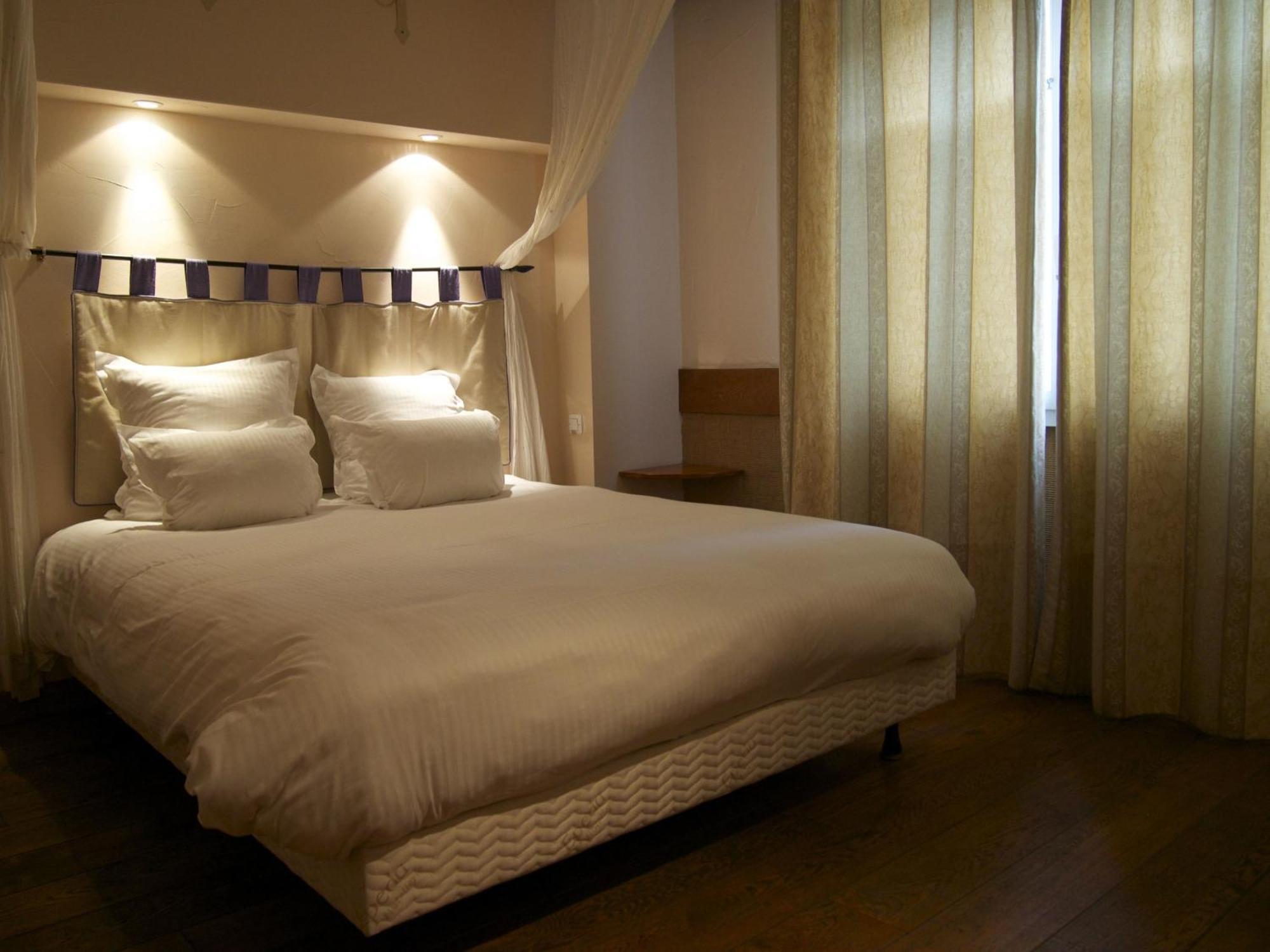Logis Hotel Les Pages Lunéville Pokoj fotografie